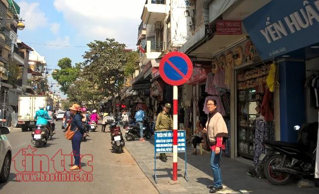Quận Hoàn Kiếm (Hà Nội) mạnh tay với vi phạm lấn chiếm vỉa hè ảnh 2